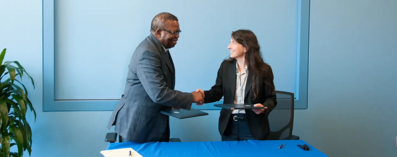 Dean Okitolonda and Dean Heymann shaking hands