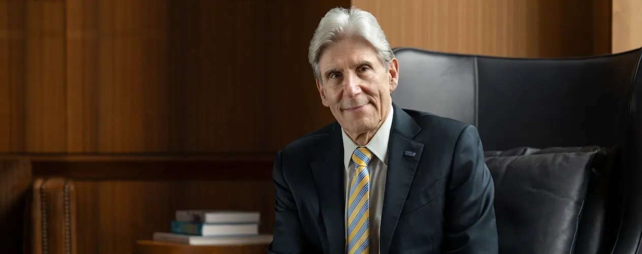 julio frenk masthead