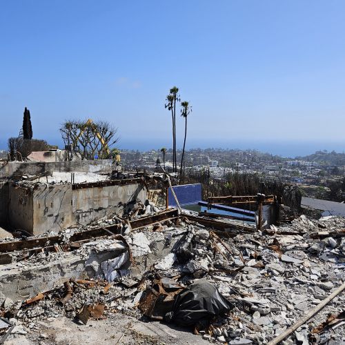 UCLA and UC Davis researchers find carcinogenic chromium-6 in Palisades, Altadena fire cleanup zones