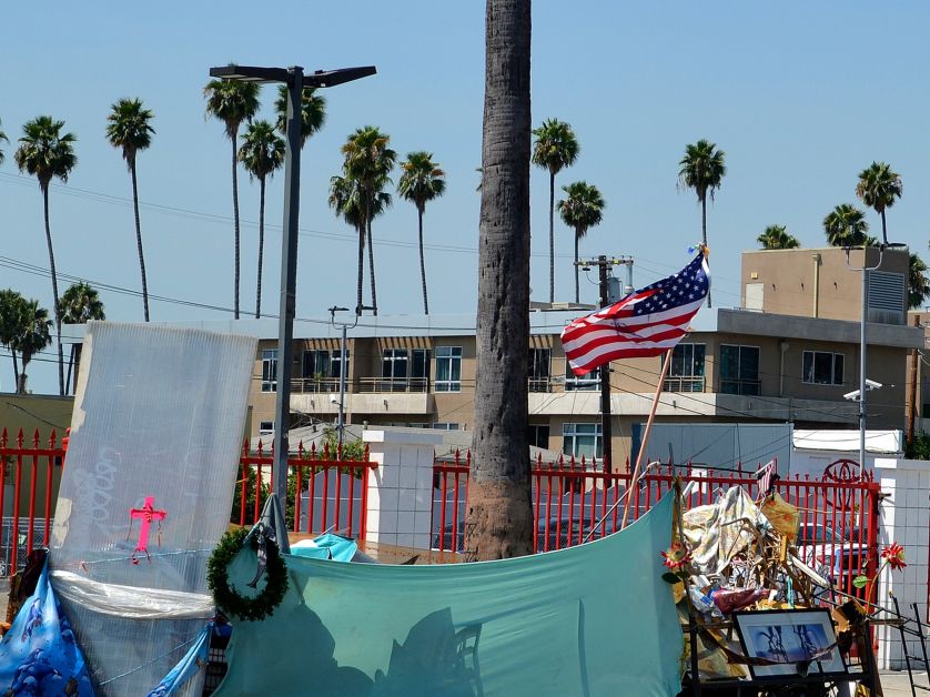 UCLA volunteers join community members and policymakers in Westwood Homeless Count