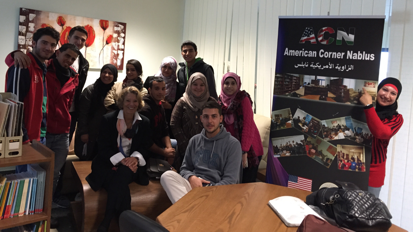 Dr. Rosenstock meeting with students at the American Corner